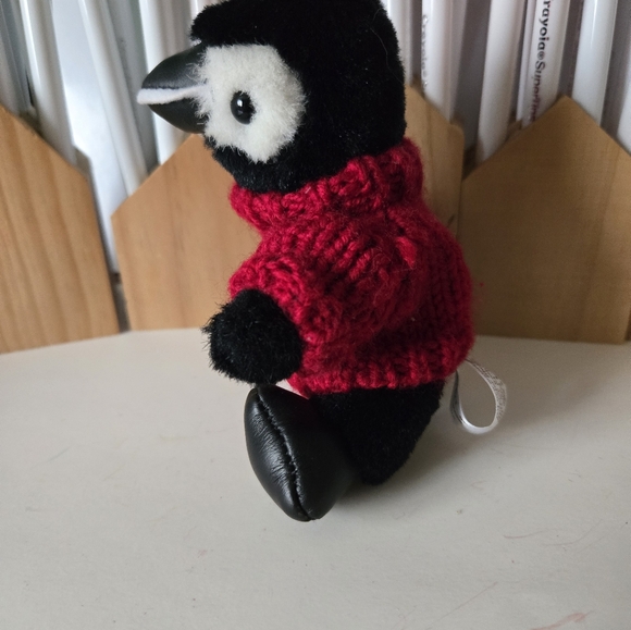 Vintage Penguin Hugfun Int. 2000 Winter Red Sweater 4" Plush Stuffed Animal Toy - Picture 2 of 12